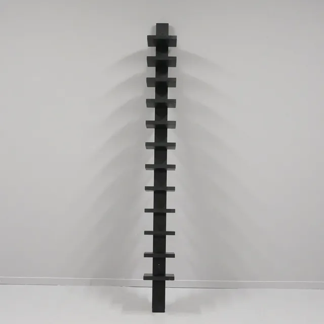 JOHN KANDELL. VÄGGHYLLA, ”PILASTER”, KÄLLEMO.