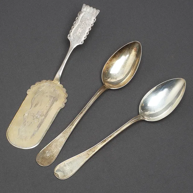 SKEDAR 2 st samt TÅRTSPADE, silver, 1900-tal.