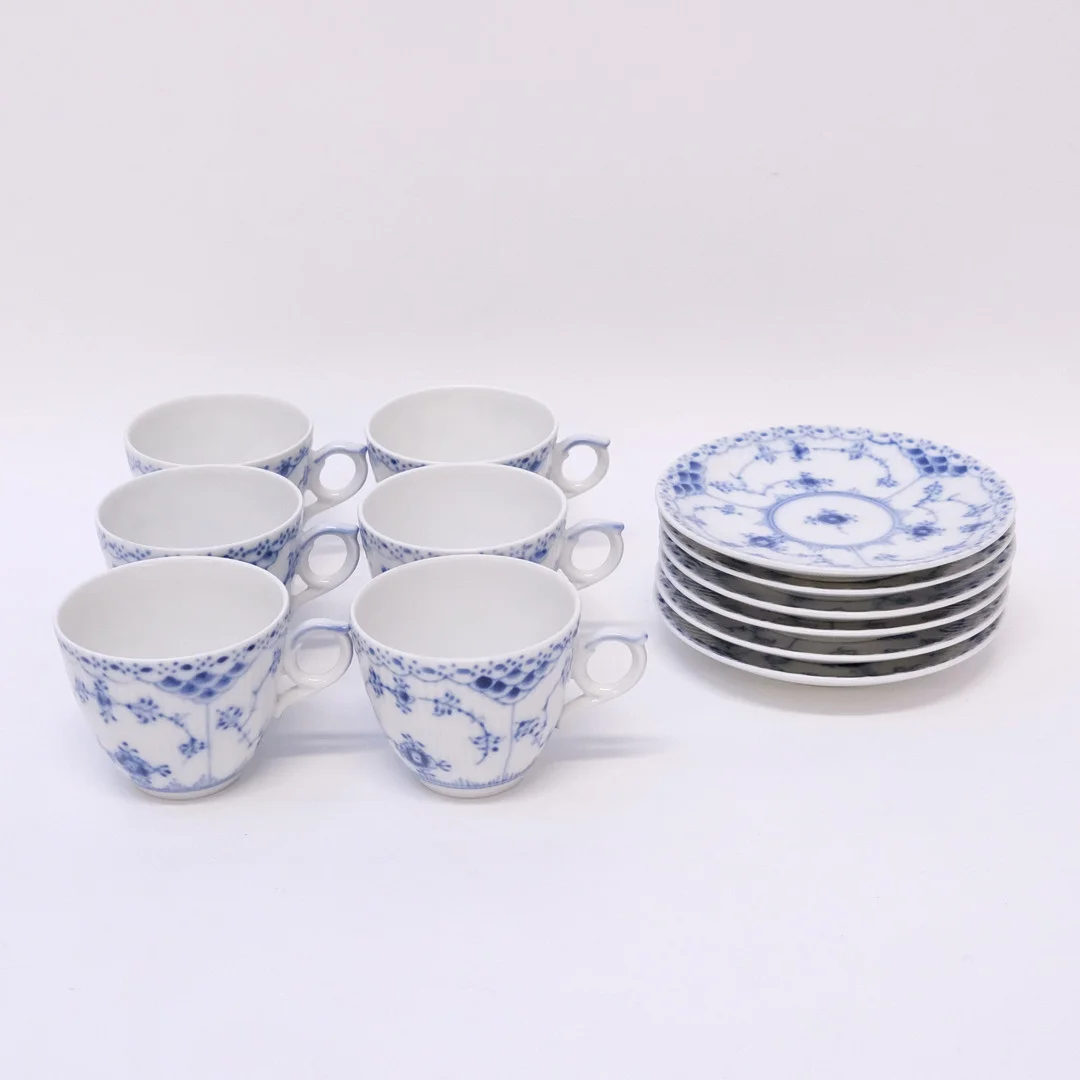 ROYAL COPENHAGEN, "MUSSELMALET", MOCCAKOPPAR + FAT, 12 DELAR. — European — Björnssons Auktionskammare