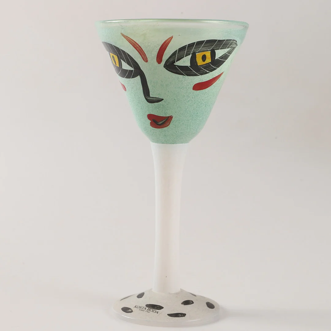 ULRICA HYDMAN-VALLIEN. Pokalglas, "Open mind", glas, Kosta Boda, signerat. — Art glass — Helsingborgs Auktionskammare