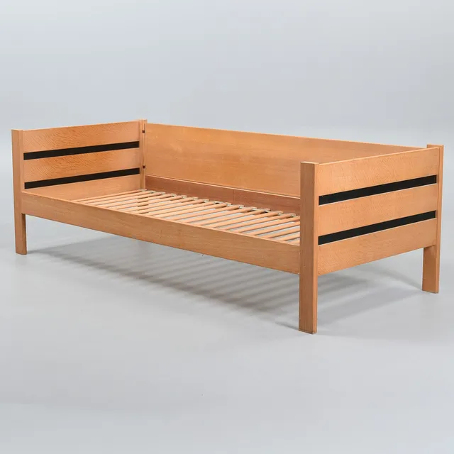 DAYBED af eg med ryg. Danmark, 1970'erne.