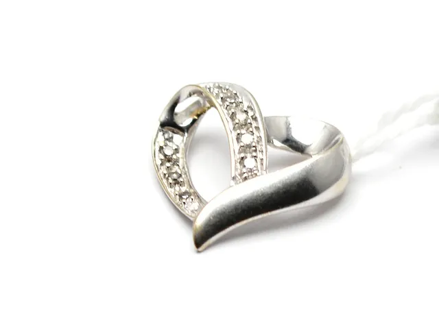 Hänge vitguld 18K 1,8g med åttkantslipade diamanter 8xca.0,01ct