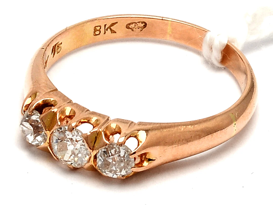 Ring 8K 2,9g Ø16 med diamanter 2xca0,0,10ct + 1xca0,16ct, äldre slipning — Smycken/Ring — Kaplans