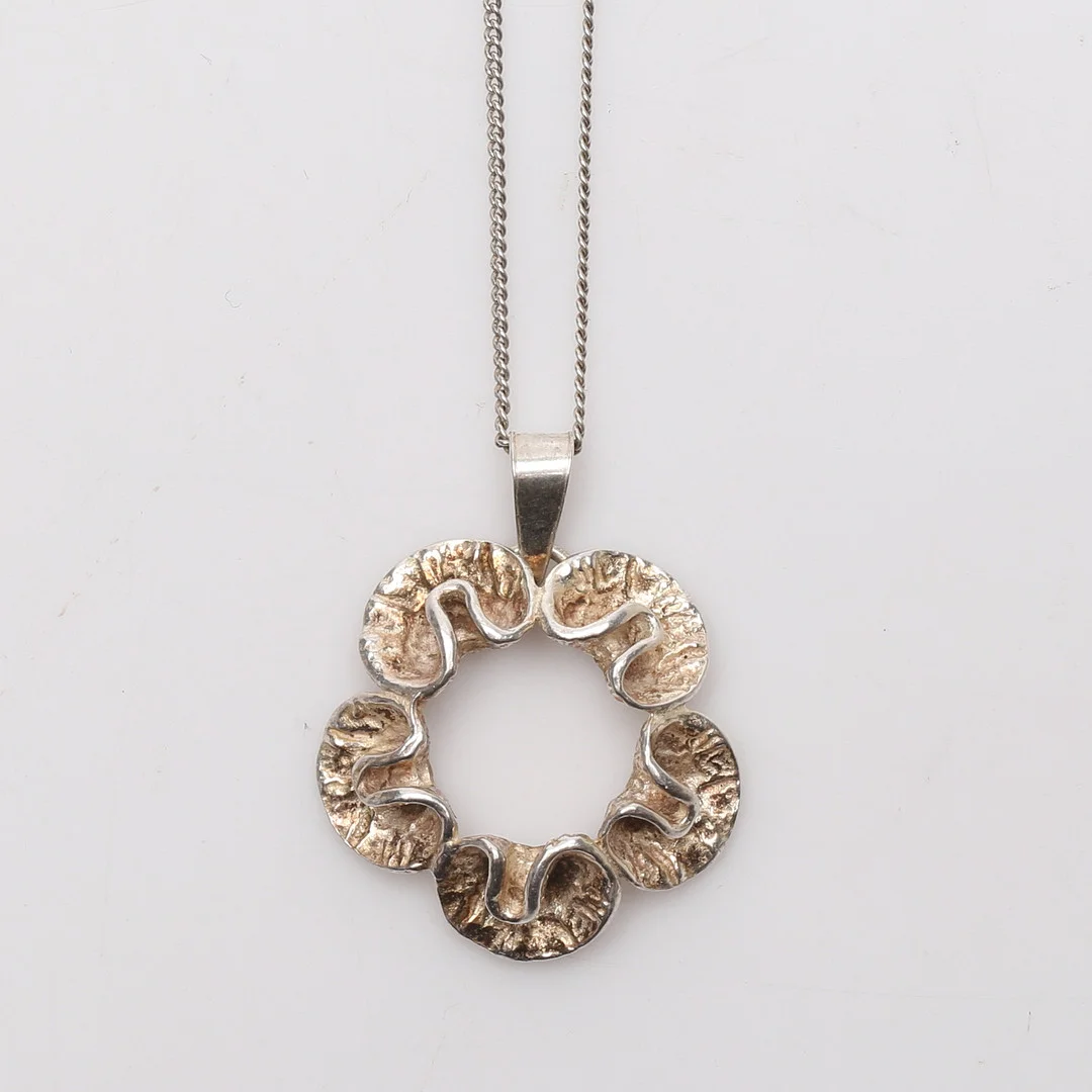 THERESIA HVORSLEV. Hänge, silver. — Brooches & Pendants — Gomér & Andersson Linköping
