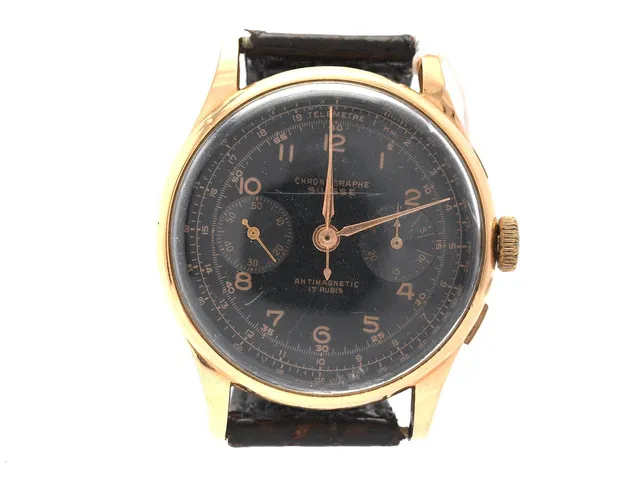 Chronographe Suisse, Antimagnetic, armbandsur, manuell 18K. Kronograf. 37,5 mm, plexiglas med repor. Nr 39 3910. Skadad urtavla, skadad boett bucklor bakboett, läderband, armbandslås ej guld, defekt kronograf