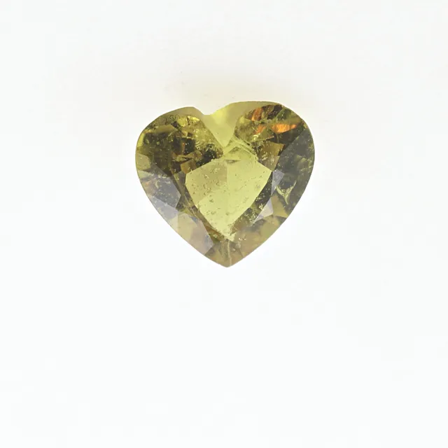 0.47cts Natural Sapphire. Heart brilliant.