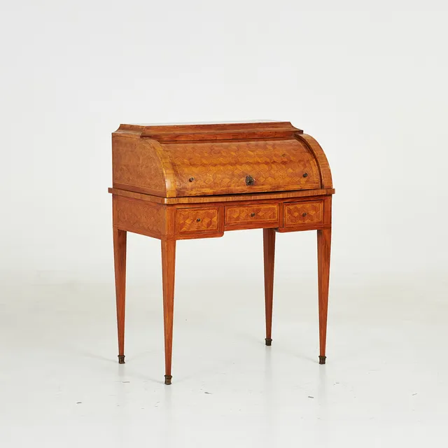 SEKRETÄR, Frankrike, 1800-tal, fanérad med valnöt, etikettmärkt E. Kahn.