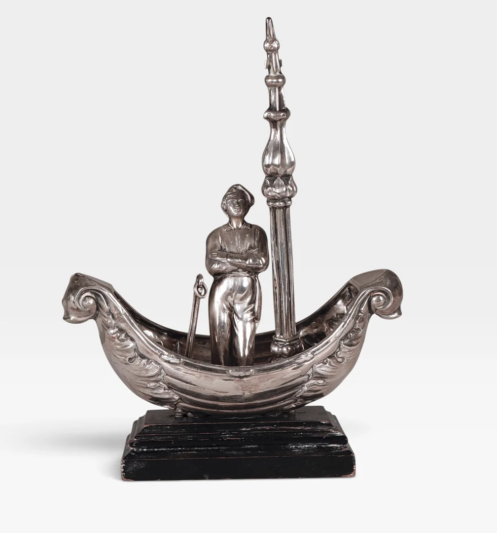 Góndola y gondolero en plata con base en madera. — Silver — Barcelona Auctions