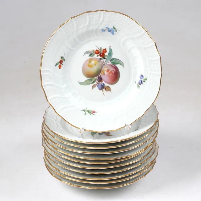 ASSIETTER, 11 st, porslin, fruktdekor, Meissen, Tyskland. 1900-tal.