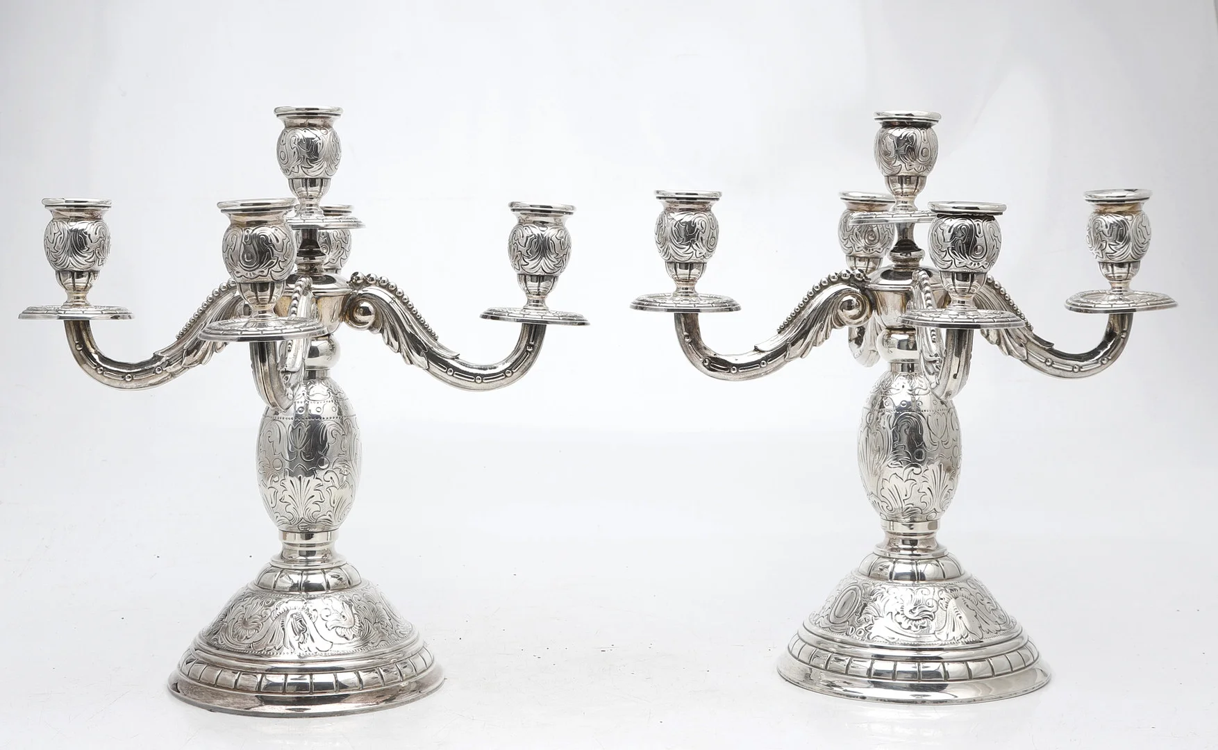 Pair of engraved silver candelabra, 20th Century. — Silver — Balclis