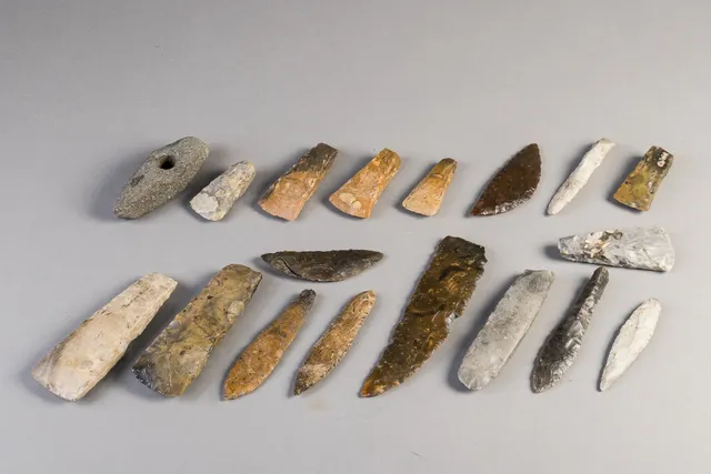 Danmarks Oldtid: 18 stenalderredskaber (18)