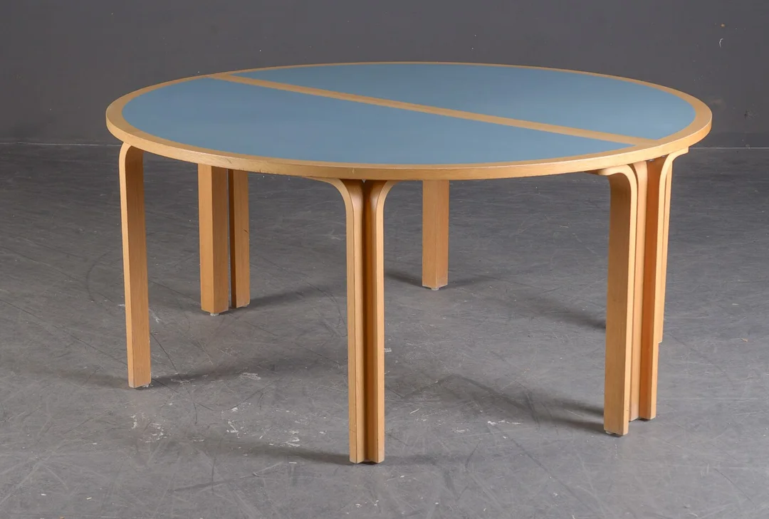 Rud Thygesen og Johnny Sørensen. Rundt bord. (1+1) — Furniture/Dining tables, dining room furniture — Lauritz