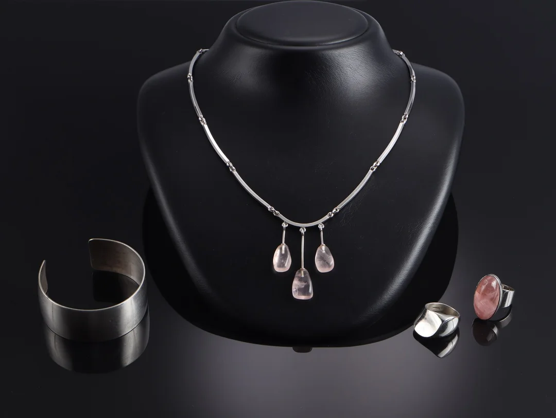 N.E. From. A collection of sterling silver jewellery, i.a. with rose quartz 96 g (4) — Jewellery/Other jewellery — Lauritz