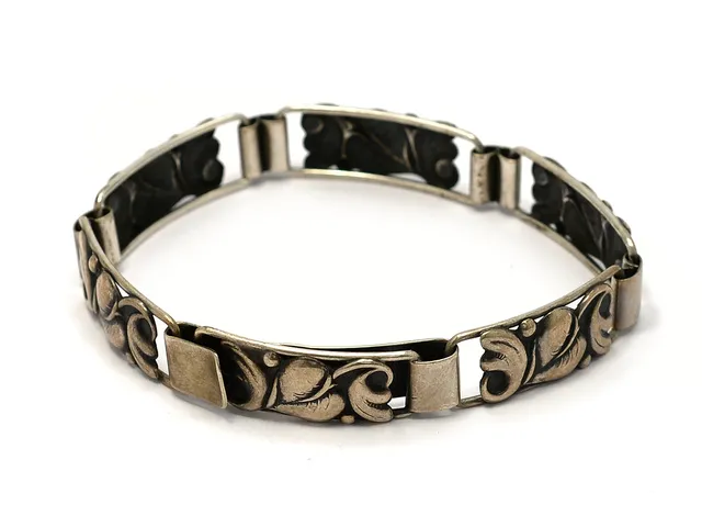 ARMBAND, silver, blommor, längd 18,5 cm, vikt 14,5 g.
