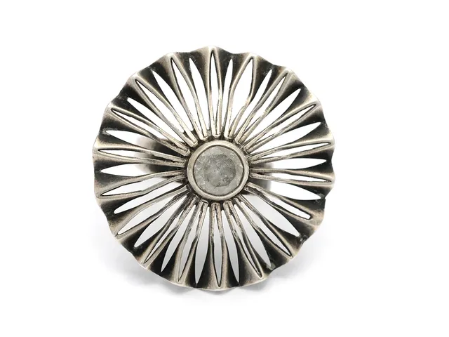ALTON, ring, silver, syntetisk spinell, nagg, Falköping 1971, stl ca 18 mm, går att justera, skev ringskena.