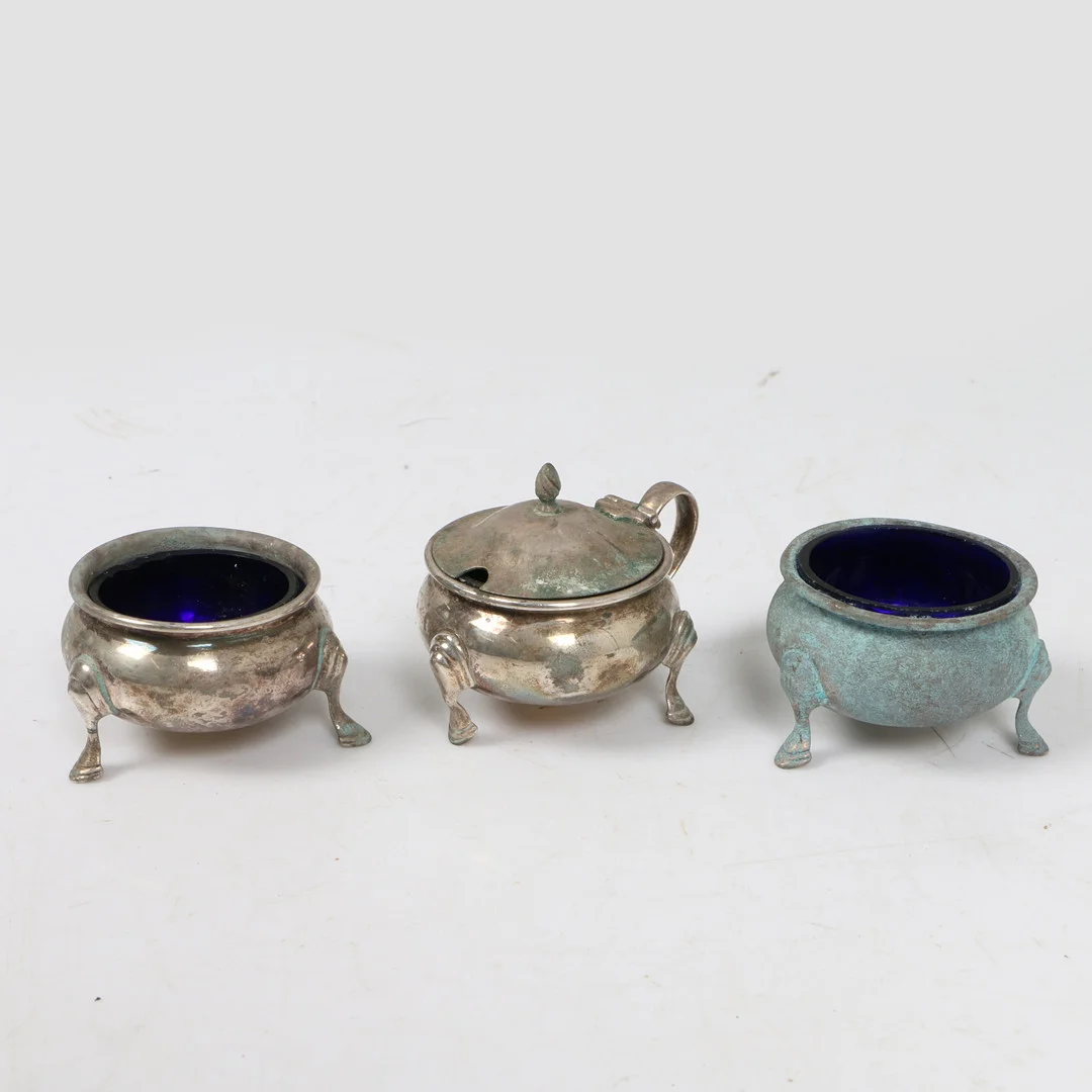 A GEORGE V SILVER CONDIMENT SET (3). — Silver — Bishop & Miller