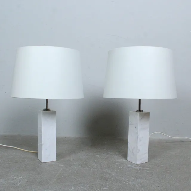 FLORENCE KNOLL. Zwei Tischleuchten / Lampen, Marmor, Stoff, 1960er Jahre Vereinigte Staaten (2).