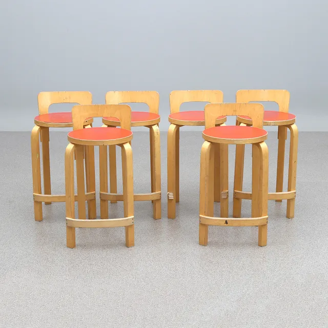 ALVAR AALTO. BARSTOLAR, SEX ST. Björk med laminatsitsar. K65. Samtida tillverkning.
