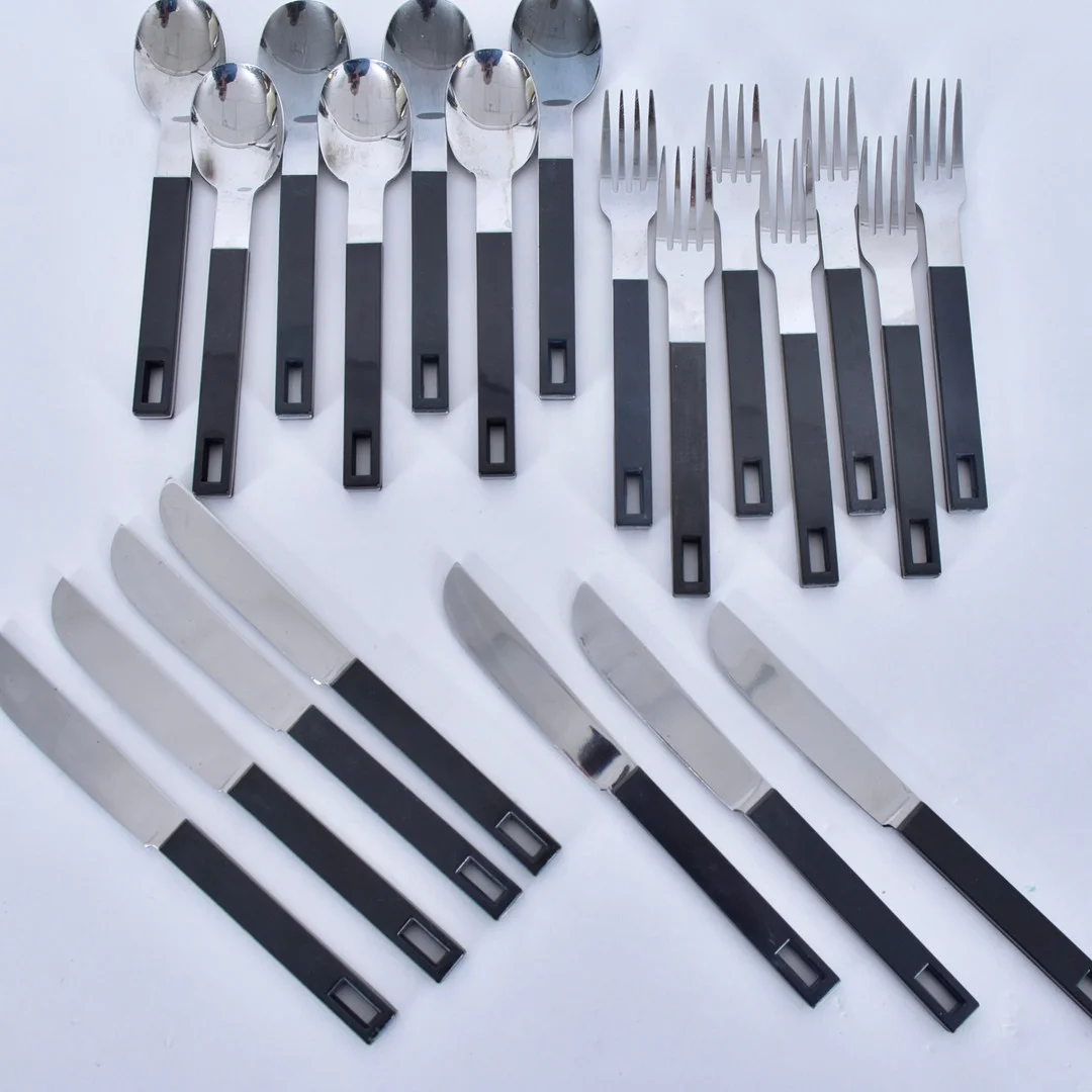 SIGNE PERSSON-MELIN. Matbestick, 21-delar, plast/rostfritt stål, Boda Buffé. — Miscellaneous — Halmstads Auktionskammare
