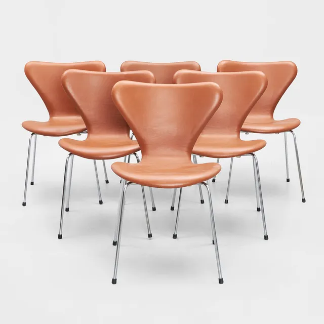 ARNE JACOBSEN. Stolar, sex stycken, "Sjuan", Fritz Hansen, Danmark, cognacsfärgat anilinläder.