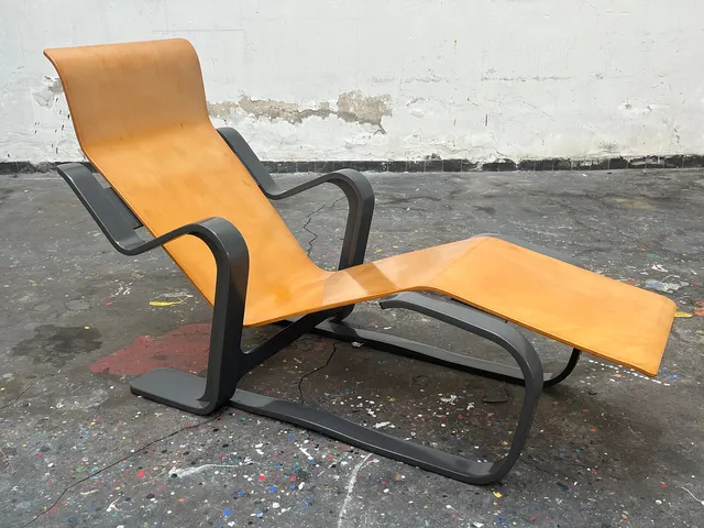 MARCEL BREUER. Isokon, Plywood Liege / Chaise Longue (182-1).