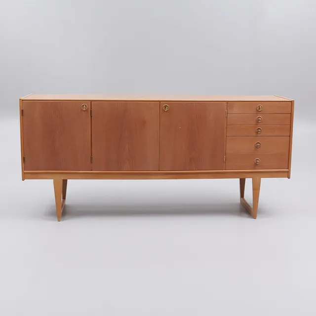 YNGVAR SANDSTRÖM. Sideboard "Tokyo" för NK, Nyköping, Triva-serien, 1959.