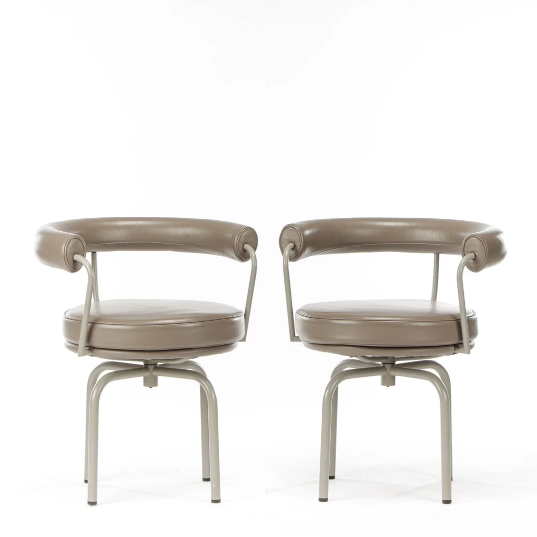 Le Corbusier, Pierre Jeanneret & Charlotte Perriand for Cassina. Two chairs, model LC7 (2) — Furniture/Chairs — Lauritz
