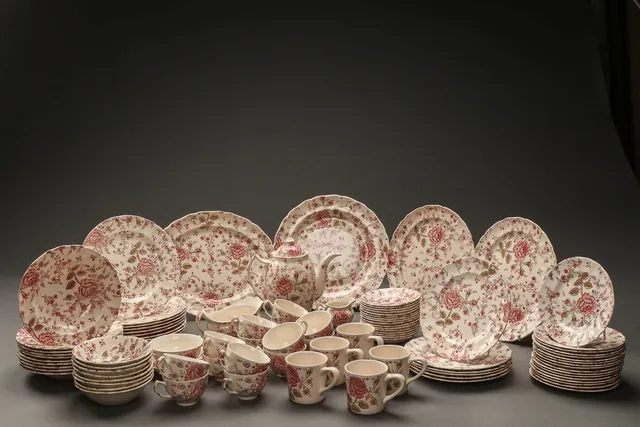 Johnson Bros. Rose Chintz service. (93)