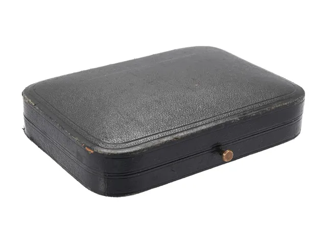FICKURSETUI, till Patek, Philippe & Cie. Genève, svart, 100 x 138 x 28 mm, skadat, ca 1900.
