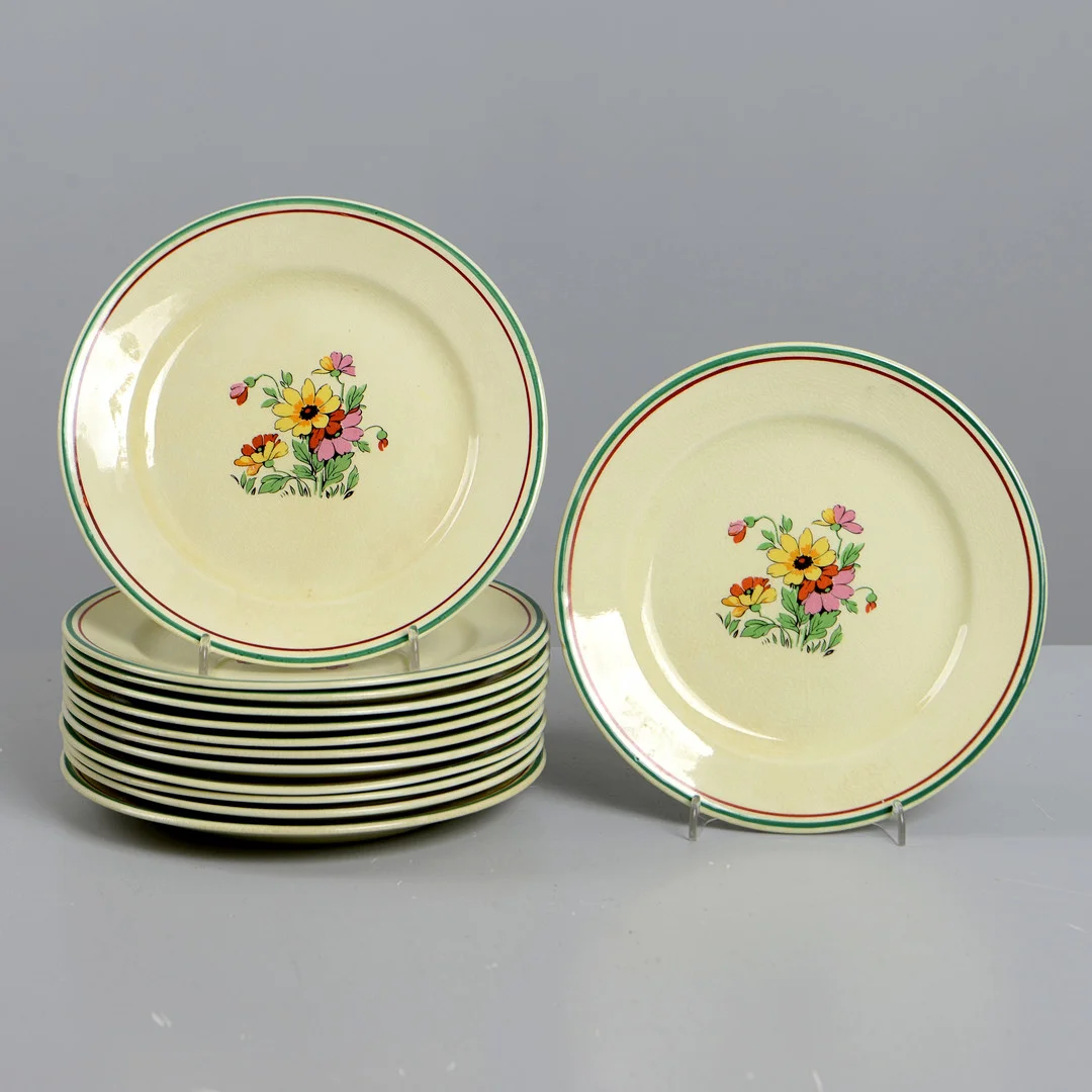 EUGEN TROST. Assietter, 13 st, "Carmen", Gefle Porslin. — Tableware — Formstad Auktioner