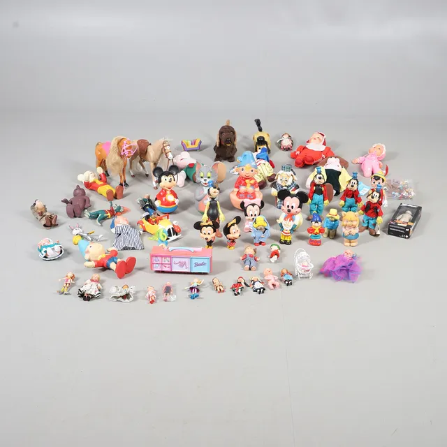 MIXED SELECTION OF VINTAGE TOYS.