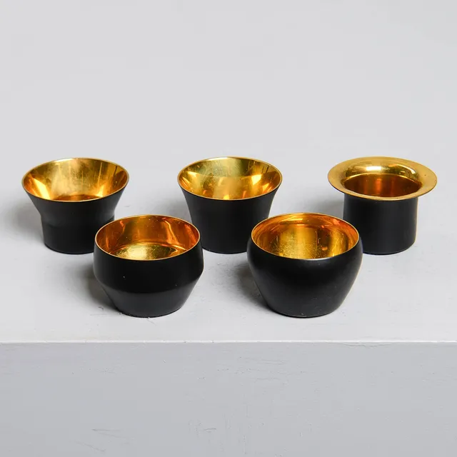 RUNE CLAESSON. Ljuslyktor, 5 st, "Kin", mässing, Skultuna.