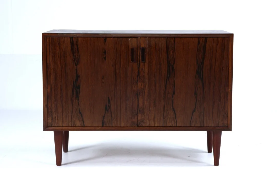 Danish furniture manufacturer. Rosewood cabinet, 1960s — Furniture/Cabinets, chests of drawers — Lauritz