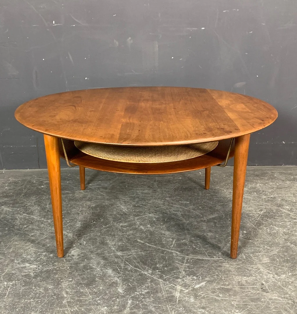 PETER HVIDT & ORLA MØLGAARD-NIELSEN. COUCHTISCH. — Tables — Colombos