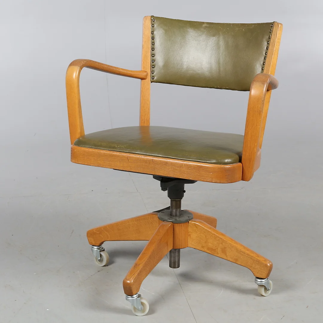 KONTORSSTOL,skinn,1950/60-tal. — Armchairs & Chairs — Södermanlands Auktionsverk