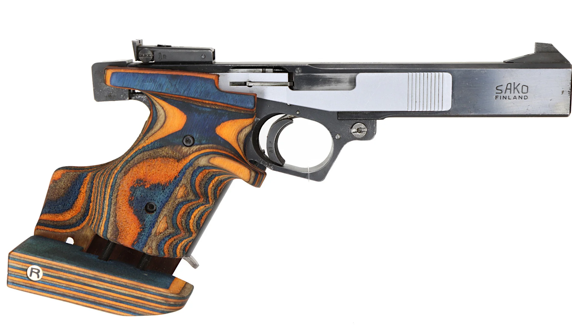 36. PISTOL MED EN EXTRA VÄXELSATS, finsk, Halvautomatisk, fabrikat Sako, modell Tri-Ace, kaliber .22LR & .32S&W WC, tillv.nr 801701, se-nr SE0630118. — Pistols — Walter Borg