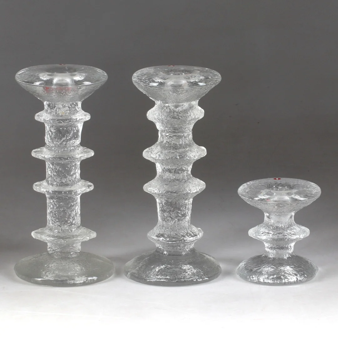 TIMO SARPANEVA. Ljusstakar, 3 st, "Festivo", glas, Iittala, Finland. — Candlesticks — Stadsauktion Sundsvall