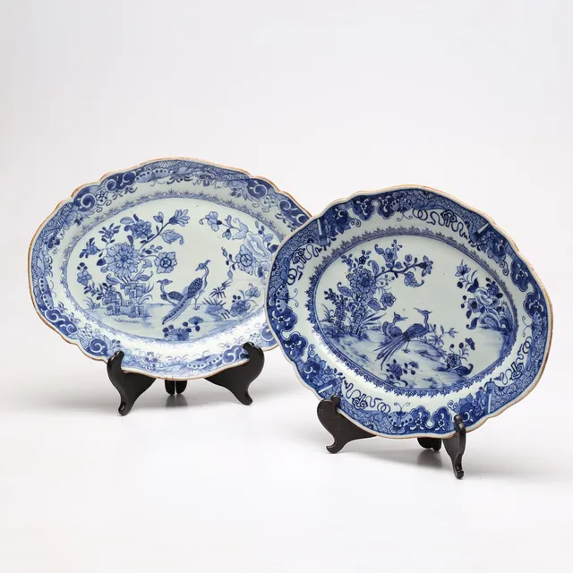 STEKFAT, 1 par snarlika, porslin, Qingdynastin, 1700/1800-tal.