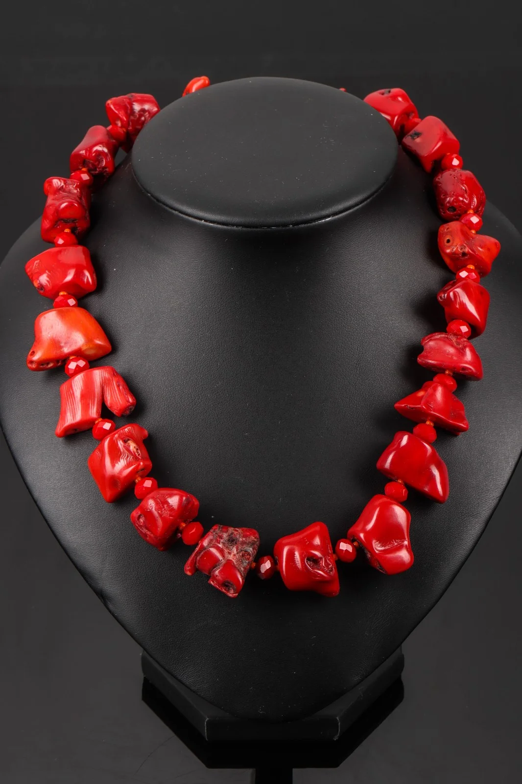 Halskæde med koral og røde glasperler — Jewellery/Necklaces, pendants — Lauritz