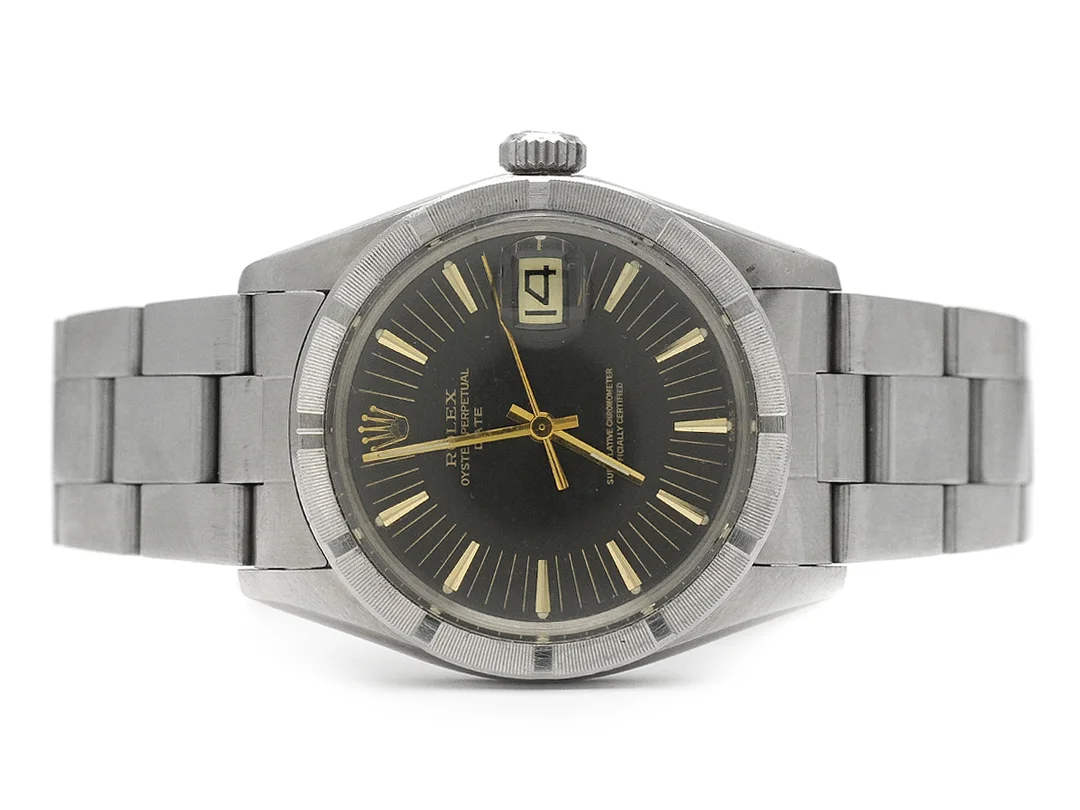 ROLEX, Oyster Perpetual, Date, Chronometer, Ref nr. 1501, Serie nr. 3910382, Cal 1570, Verk nr. D729693, Boett nr. 1501, herrur, 35 mm, stål, automatisk, plexiglas, datum, skadad urtavla, Oysterlänk, viklås, Ref nr. 78350-A/557, ca 1976. — Klockor/Rolex — Kaplans