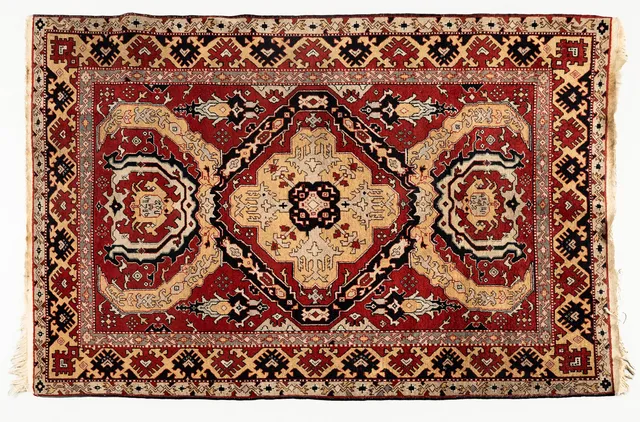 MATTA, Gervan, Persisk, 1900-tal. (190 × 138 cm).