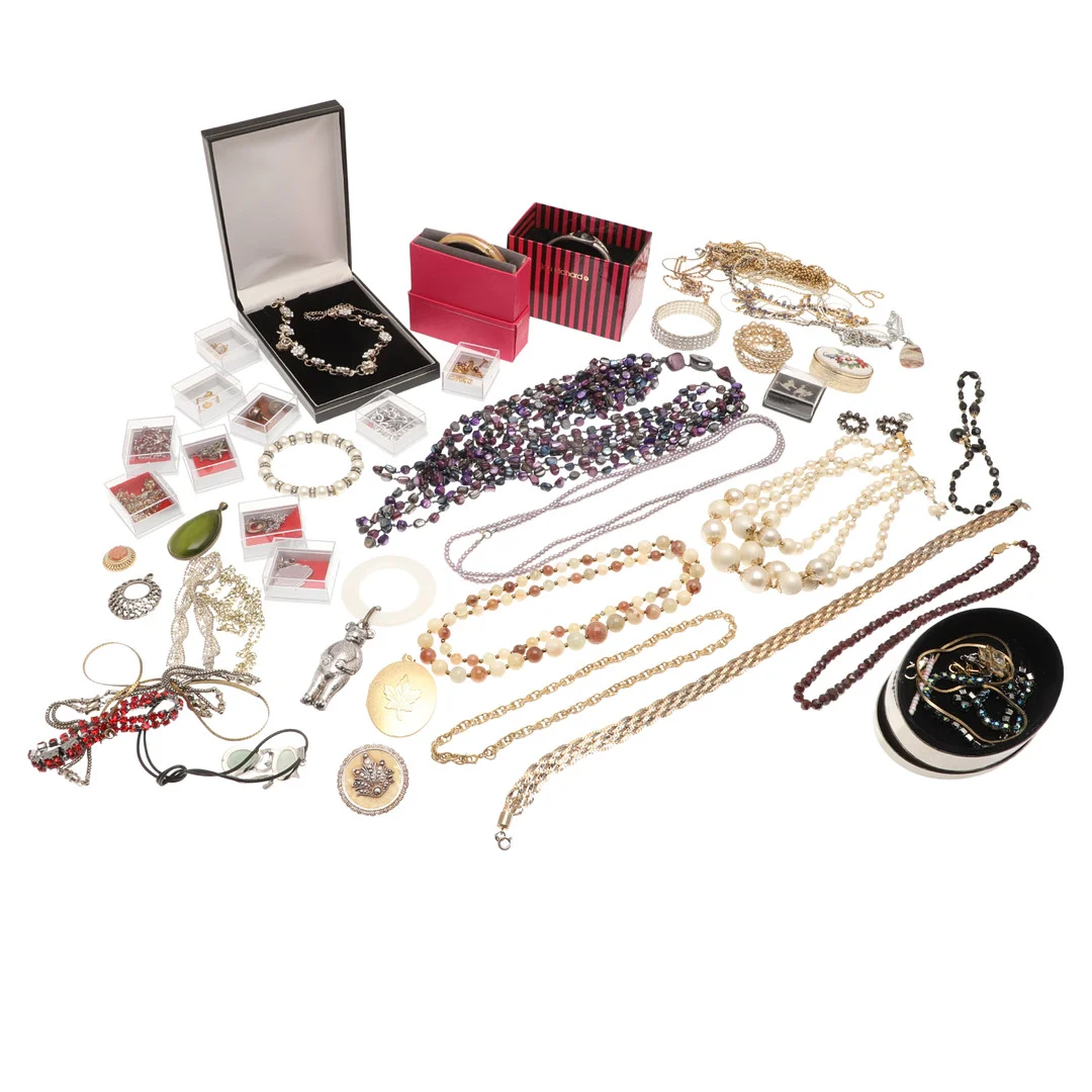 ASSORTED COSTUME JEWELLERY. — Costume Jewellery — Lawrences Auctioneers