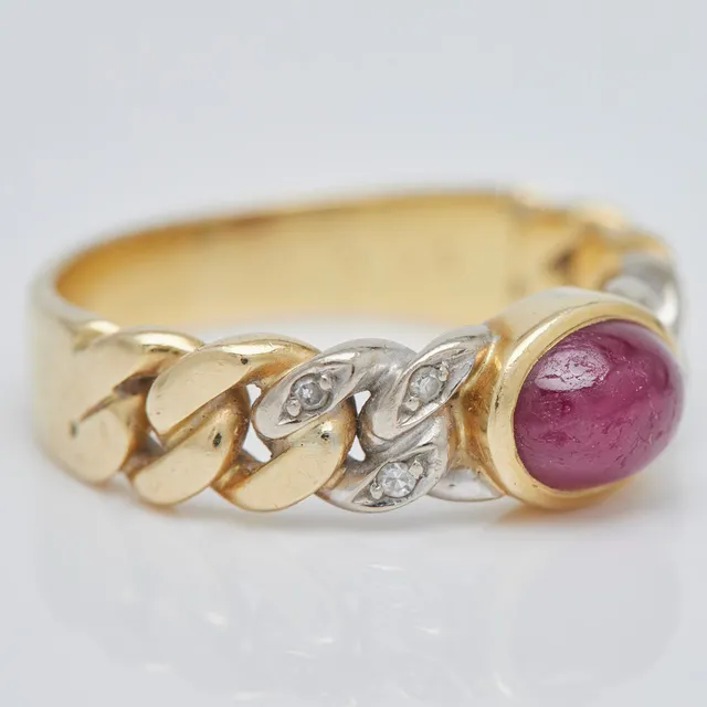 Ring, 750er Gelbgold, Rubin, Diamanten.