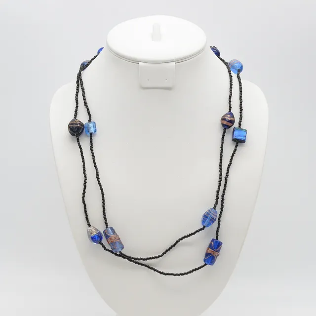 MURANO GLAS COLLIER MIT GOLDPARTIKEL, HANDGEMACHT, EINREIHIG, 1970ER, CA. 130CM.