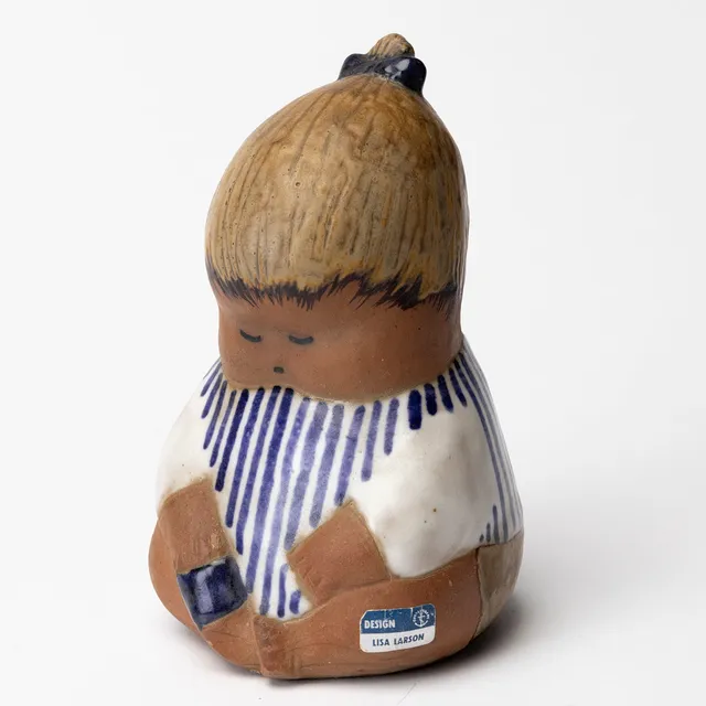 LISA LARSON. Figurin, stengods, "Johanna", ur serien "Larsons Ungar", formgiven 1961, etikett och stämpelmärkt, Gustavsberg.