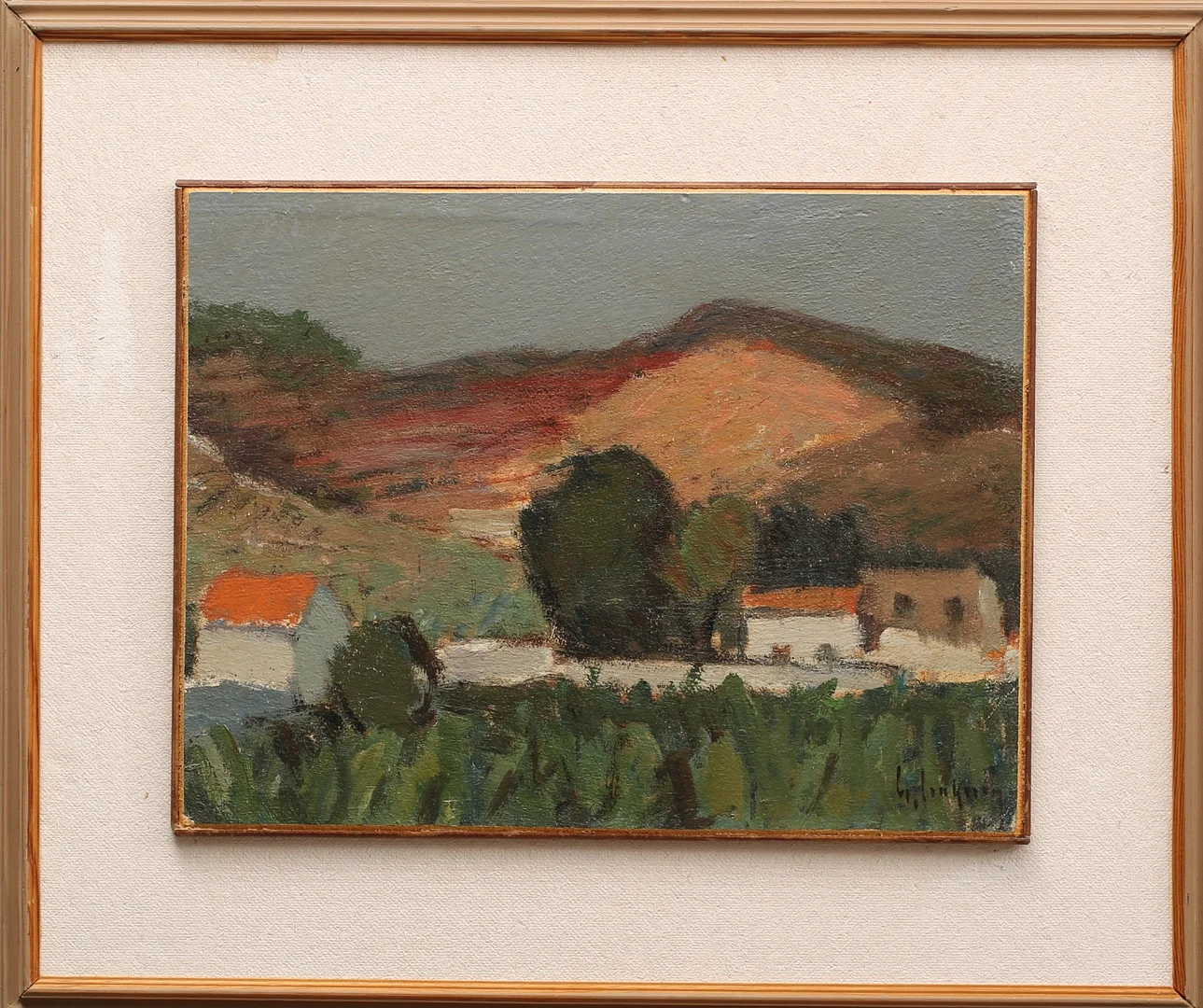 GIDEON ISAKSSON. OLJEMÅLNING. Signerad av Gideon Isaksson. Utförd på pannå. Landskapsmotiv med bymotiv från Frankrike, kullar i bakgrunden. 1900-talets tredje fjärdedel. — Paintings — Limhamns Auktionsbyrå