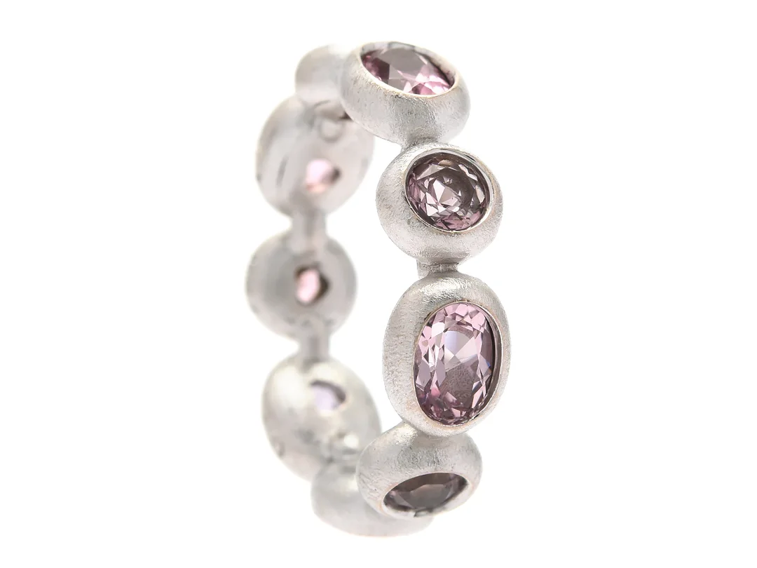 OLE LYNGGAARD, ring, Bubble, 18K vitguld, rosa turmaliner, Charlotte Lynggaard, stl 17 mm, vikt 8,2 g. — Smycken/Ring — Kaplans