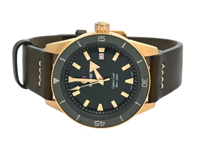 RADO, Captain Cook, Cal 763, Serie nr. 15891997, PIC nr. R32504315, Ref. nr. 01.763.0504.3.131, herrur, 42 mm, brons/ titan, automatisk, safirglas, datum, läderband, originalspänne i brons, ca 2020, box, ytterkartong.