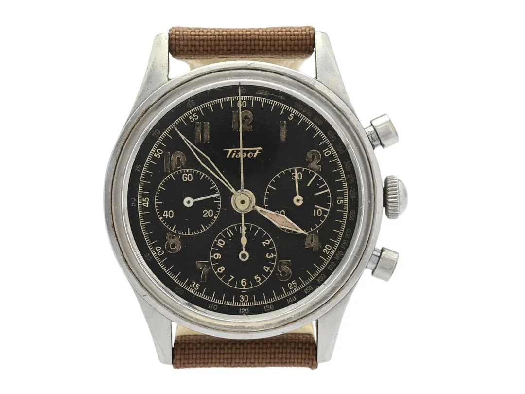TISSOT, kronograf (se fördjupad info), herrur, 35 mm, Cal C27-41H (Lemania), Verk nr. 209018, Serie nr. 1692905, Boett nr. 6216-5, stål, manuell, plexiglas (skadat), skadad urtavla/visare, gravyr, läderband, ca 1946. — Klockor/Tissot — Kaplans