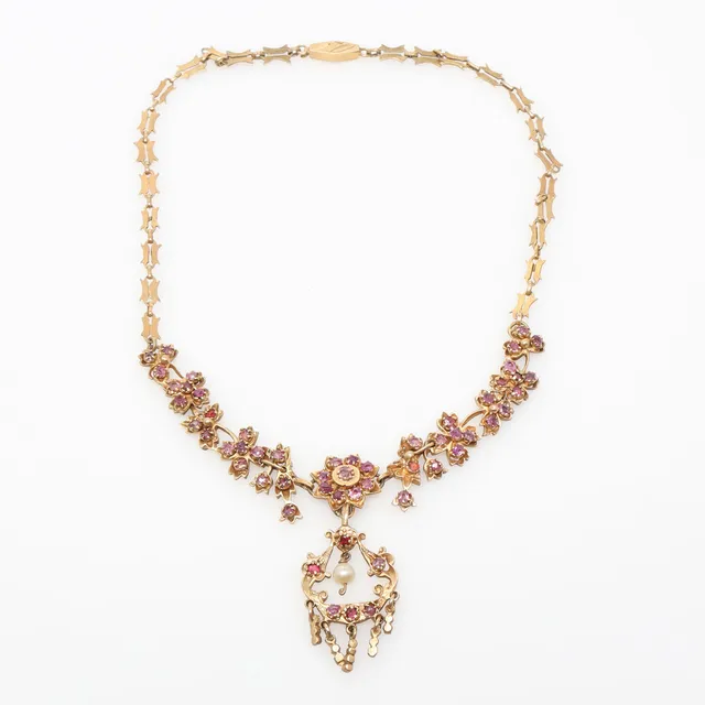 COLLIER, 1900-talets första del, förgylld metall med syntetiska stenar.